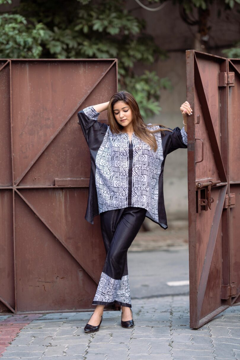 Black and White Lush Set - Image 4